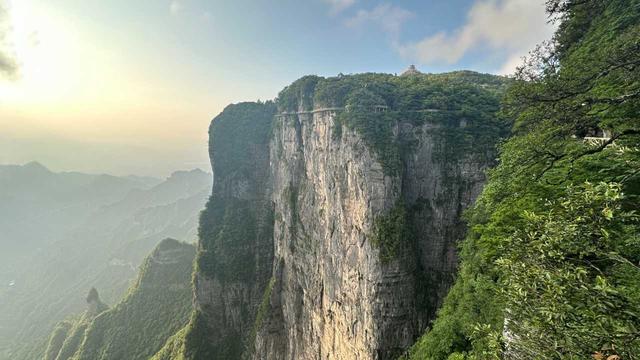湖南天门山：一场逃离喧嚣的山野之约
