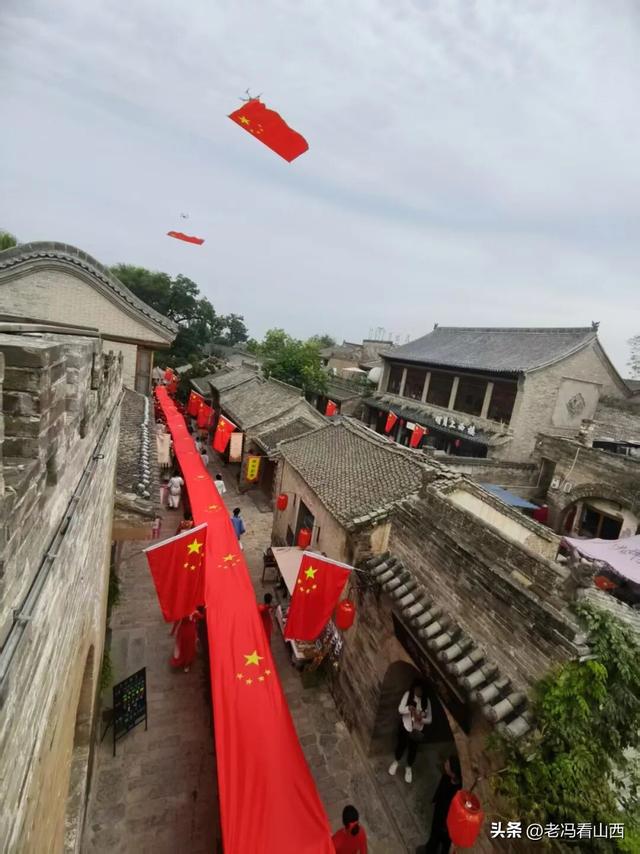 山西介休 张壁古堡，红了！