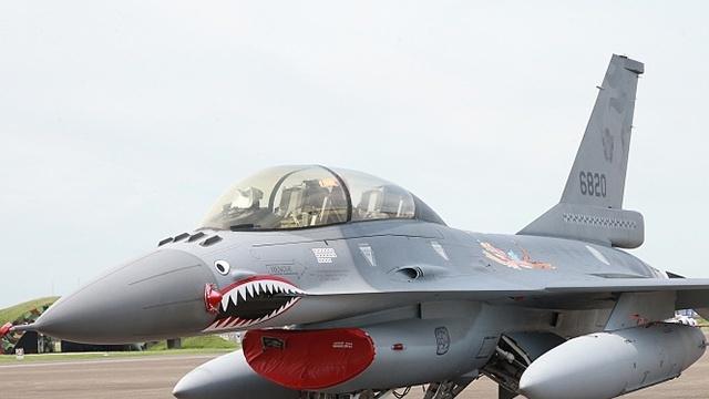 2467亿打水漂，台军66架F-16V被全部扣留，美国空手套白狼？