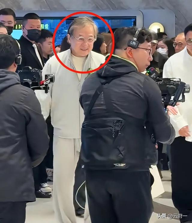 善恶终有报，把儿子养废，任由私生女拾荒的成龙，终为荒唐买单