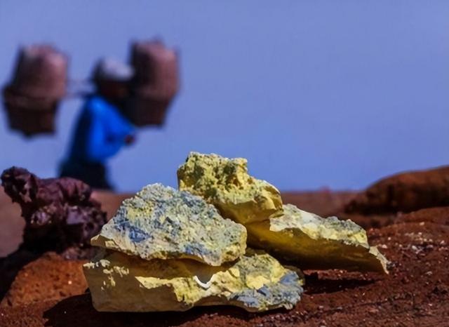 第二轮中日开打！军工17项目瘫痪，高市紧急赴美	，先废中国王炸？