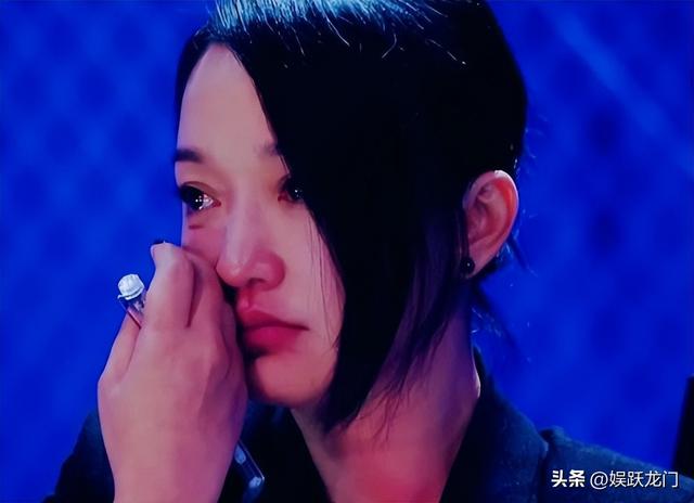 年过50岁的周迅一头白发，无儿无女成为了这辈子最大的遗憾！