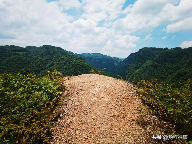 老人岩与磨刀岩：走过万仞崖壁之间不足一尺宽的险峻小道