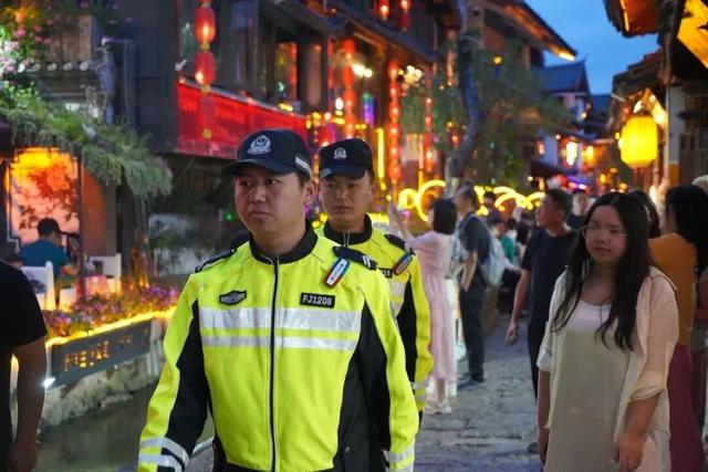 古城派出所“警景融合”，用坚守绘就暑期旅游“和和美美”画卷