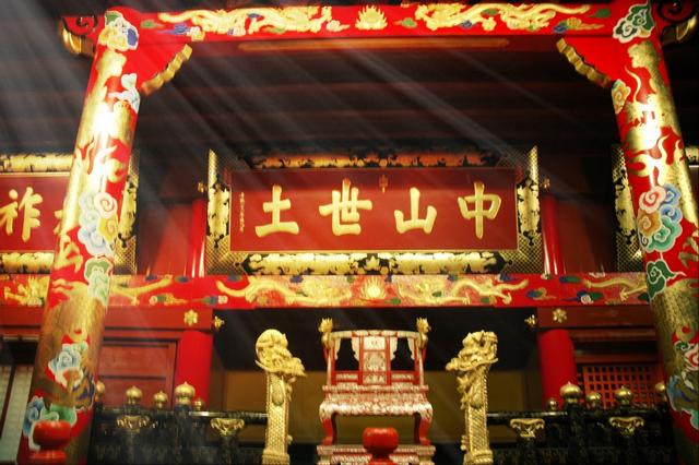 中方行动再升级，对琉球措辞变了，高市请求对话，中方送上7个字