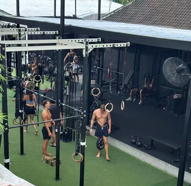 放弃千元健身房，打工族飞巴厘岛“上体校”，8天课程才花八百块