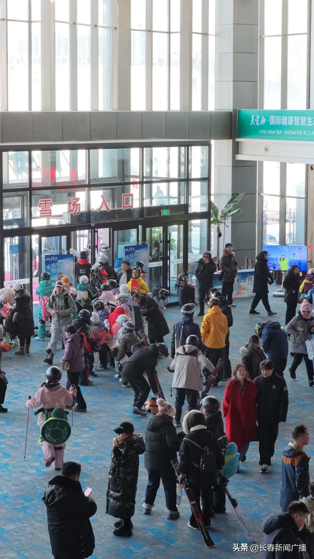 天定山滑雪场雪假迎高峰 游客爆棚