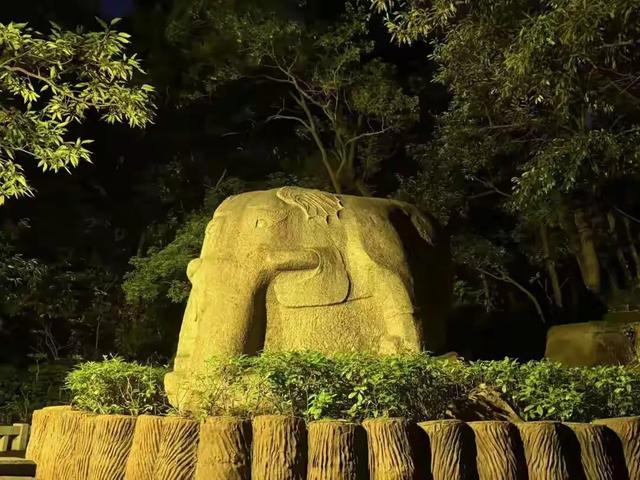 开辟夜登孔望山 带动夜间经济