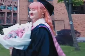 对央视对话“粉发女孩”网暴者事件的审视。图片