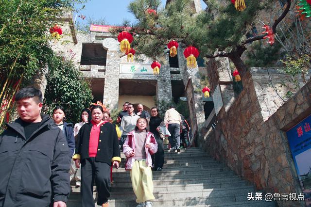 初五屏山，烟火向财神