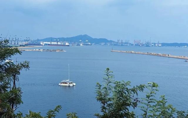 山东形状最“曲折”的地级市,独占1/3海岸线,兄弟城馋哭了