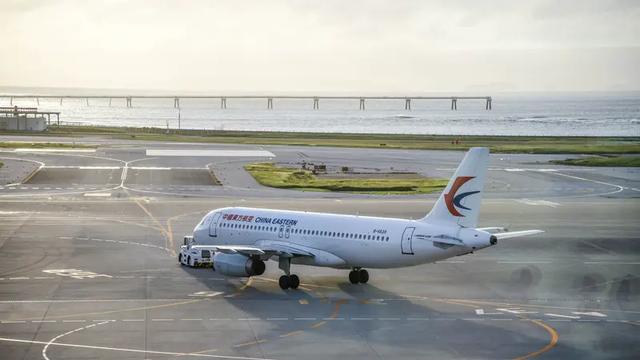 中日2200个航班被叫停,高市早苗做梦没想到,中国竟然还留了一手