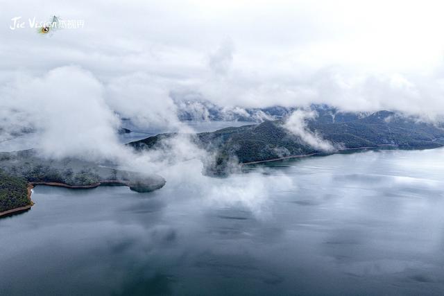 辽宁五女山秋景藏彩蛋！雾中五女山，红叶未满，意境已绝！