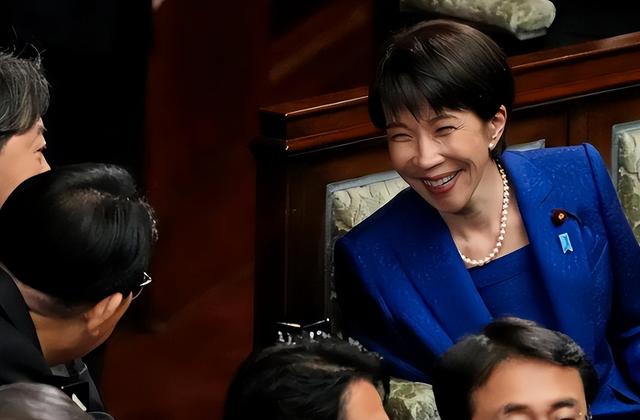 关键指标99%	，高市乐得连喊3声“万岁”，麻生太郎：中国不足畏惧