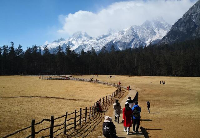 5A景区集体被狠批，小县城预订暴涨128%，旅游风向彻底变了？