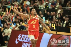 孙铭徽复出布朗轰下31分 广厦男篮轻取季后赛开门红图片