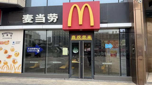 南宁虎丘嘉佑城有大动作?招牌拆掉广场上搭钢架,这是要做什么?