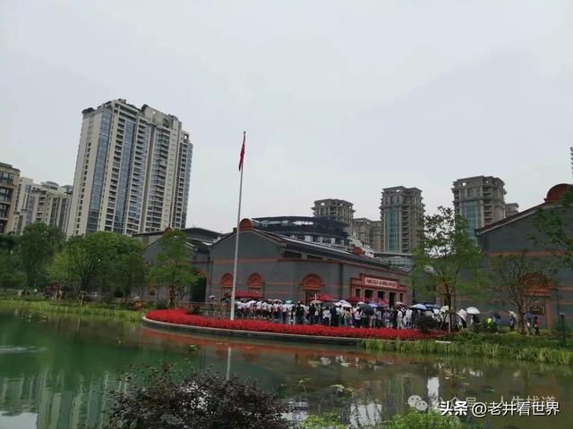 走过“一大”会址楼前的路 || 胡成江