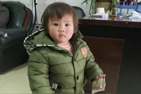 美国夫妇领养中国弃婴，长大后认不出当年模样，这七年发生了什么图片