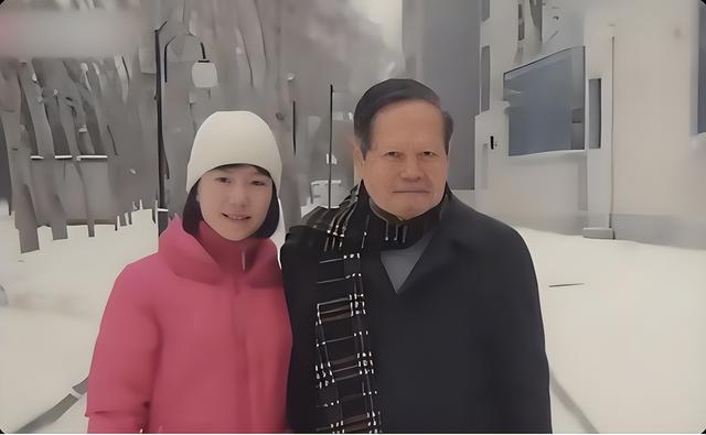 杨振宁告别仪式上，49岁翁帆近照曝光，原来杜致礼亲妹真的没说错