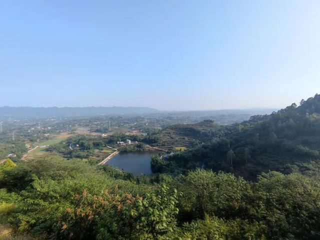 重庆璧山与江津交界处有一大寨，山上很多古迹，璧山八景之一