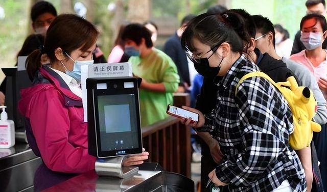 门票打折车票降价，国庆8天假，为啥旅游的年轻人却一年比一年少