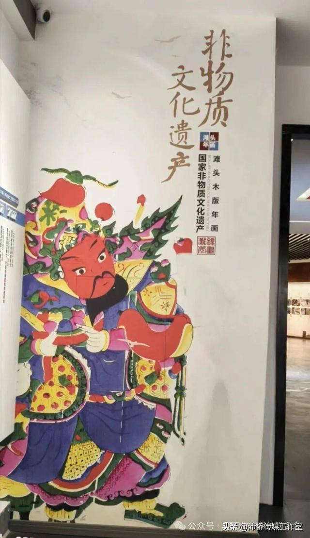 最美水杉林里志愿红