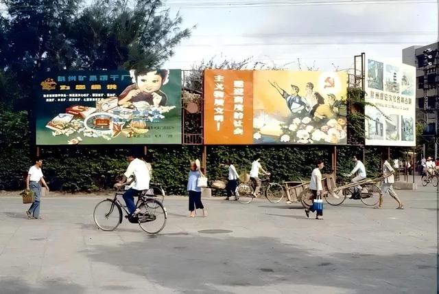 爷爷去世后，我家就再没回去过，出差路过，我发现院内竟有人居住