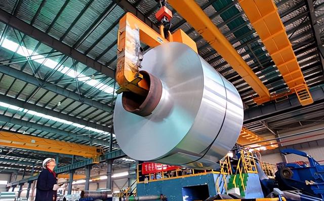 白银暴涨110%，黄金却躺平？央行囤金背后，金属风暴已在路上！