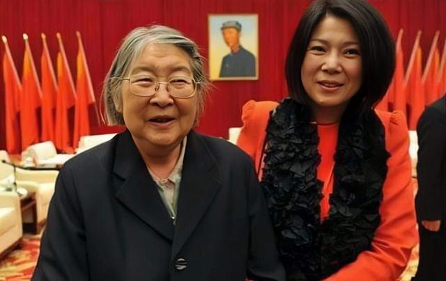 孔令华离世后，李敏一人拉扯家庭，孔东梅坦言：妈妈的命其实很苦
