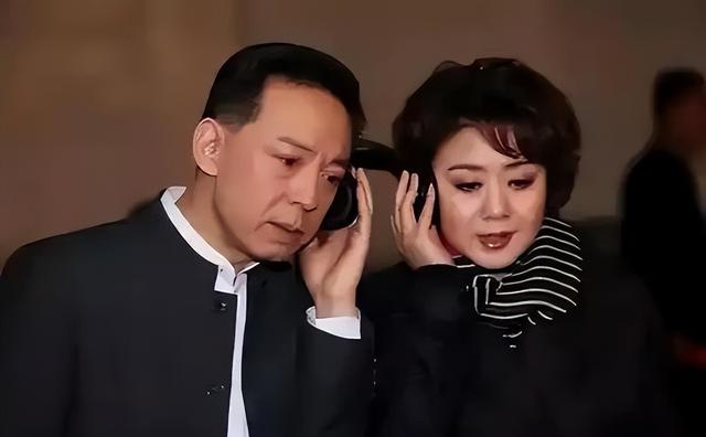 至今未婚未育，身边却有男人陪了近27年！59岁的她才是真人间清醒