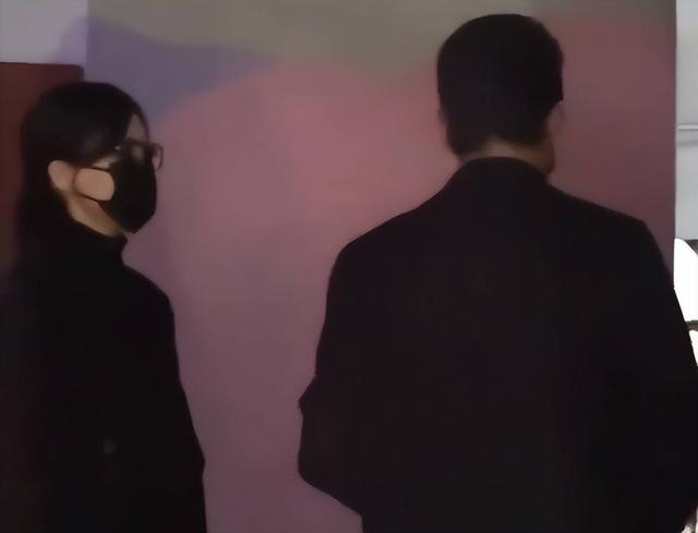 罗晋携任素汐与母亲去祈福