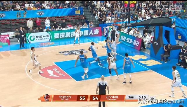 杨鸣遭驱逐辽宁负北京！谁注意到他跟赵睿沟通判罚，太想赢了！