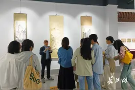 武汉市群众艺术馆：百余件书画精品“六代同堂”反响热烈图片