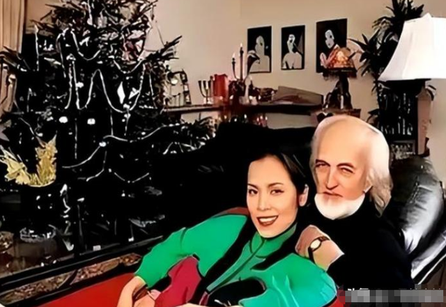 脊柱断裂、前夫已死，63岁的"亚洲天后"韦唯，已然走上了另一条路