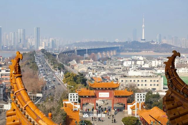 武汉独有登高新玩法，和“亚洲桅杆”合个影！