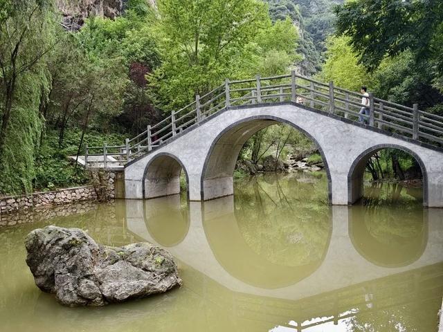 西狭秋韵：石刻无言，却与幽风诉千年