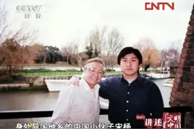 英国房东为中国小伙免租8年，晚年患病，小伙：来中国我给你养老图片