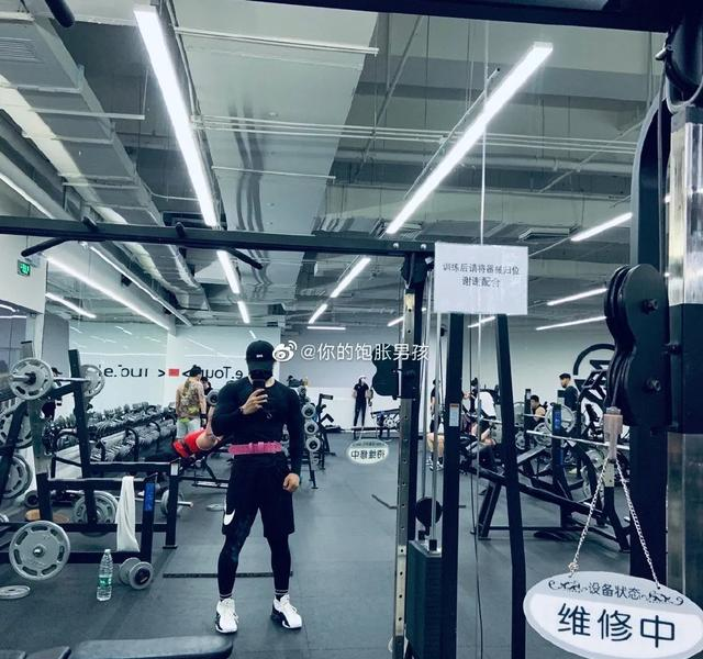 北京医生竟然是肌肉猛男！？脱下工作服之后，女网友纷纷求打针！