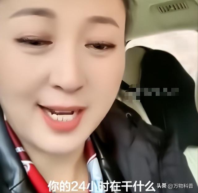 闫学晶没想到	，2026年刚开年，老搭档冯巩就给她上了生动一课