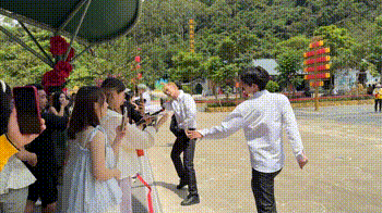 心动了无数次！男神@故里 领衔花美男舞动观音山，浪漫指数爆棚