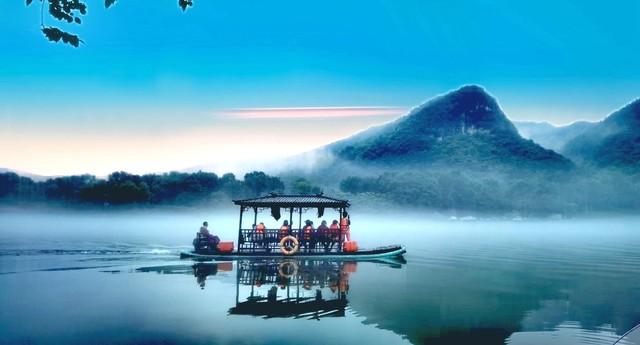 青山绿水	，人间至美的财富诗章