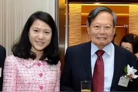 20年前人们质疑翁帆的选择，20年后她拿下2个博士学位，岁月静好图片