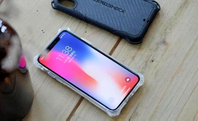 一半是“女神礼物”，一半是独立宣言？iPhone沦为“虚荣符号”
