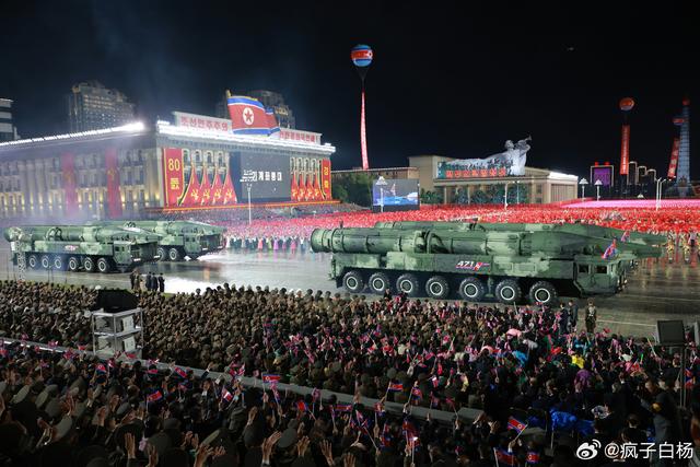 金正恩深夜冒雨大阅兵，当着中国贵宾的面，朝鲜镇国核弹压轴登场