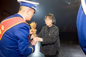 一口气看完时代楷模张桂梅，一生没儿女，却是大山成千孩子的妈妈图片
