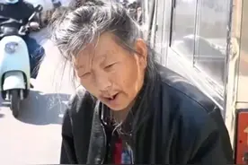 “武大郎”扮演者晚年凄惨，半身不遂，无儿无女，一顿仅吃2个饼图片