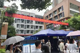 暴雨来袭，湖北中考考点如何应对？来看记者探访图片