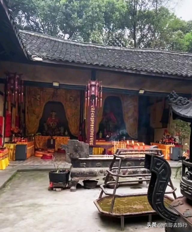 成都闹市中心神秘小庙，“似庙非庙”的烟火气，吃斋饭仅需8元！