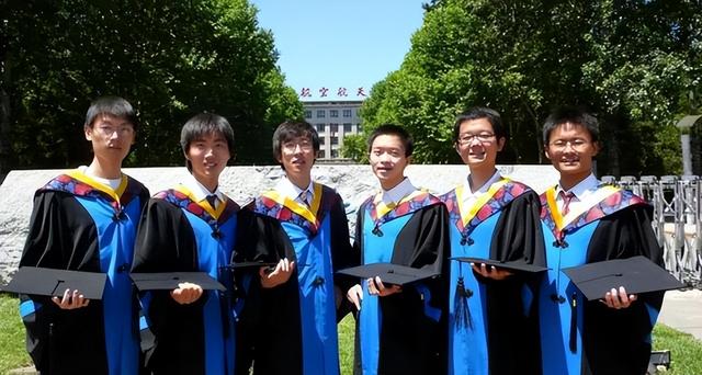桂海潮：唯一没有军籍的航天员，妻子青春靓丽，还有一个特殊身份
